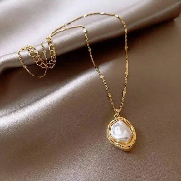 Baroque Pearl Pendant Necklace | 18K Gold Filled - Picture 2 of 4